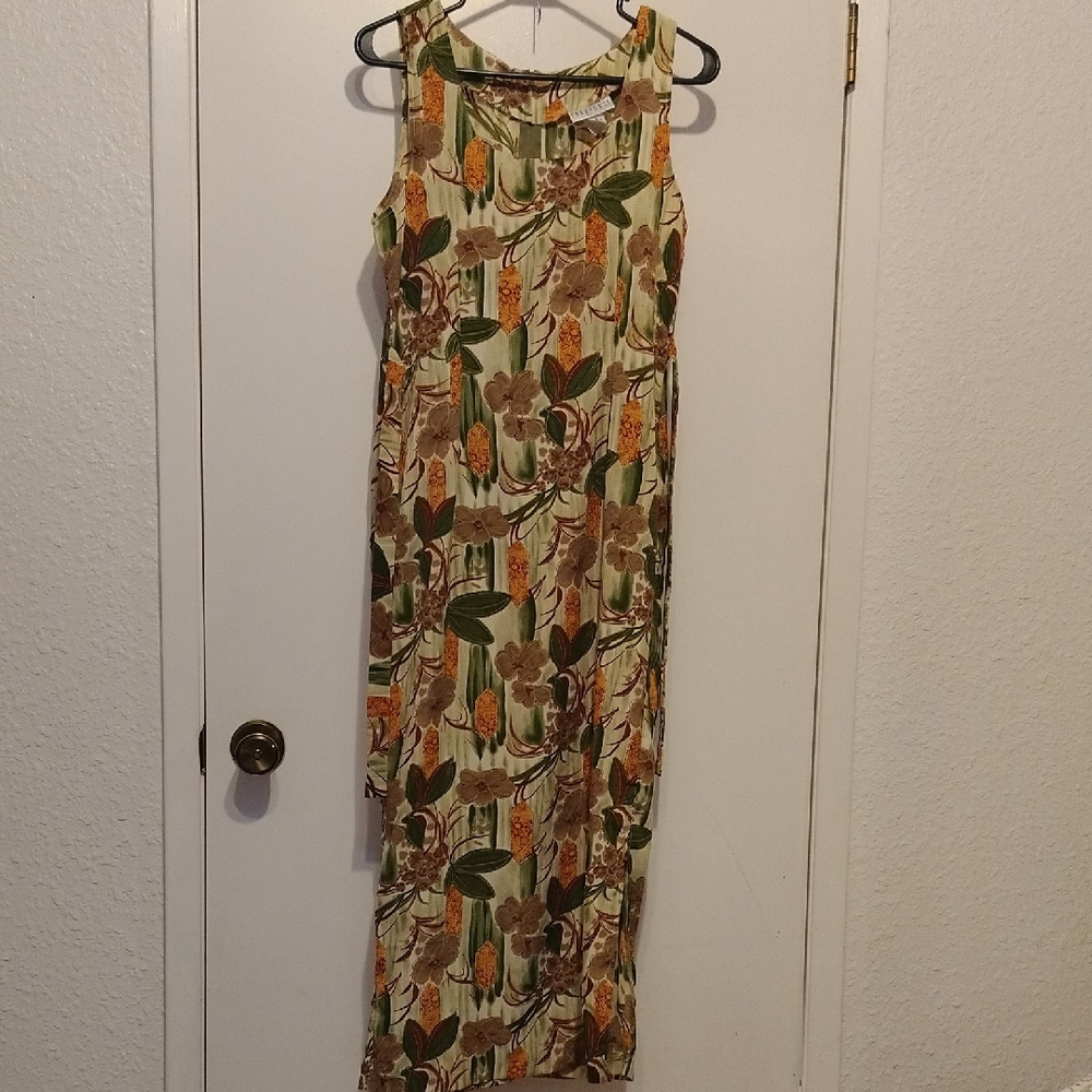 Women's Forever 21 Green Floral Dress. Size Small.